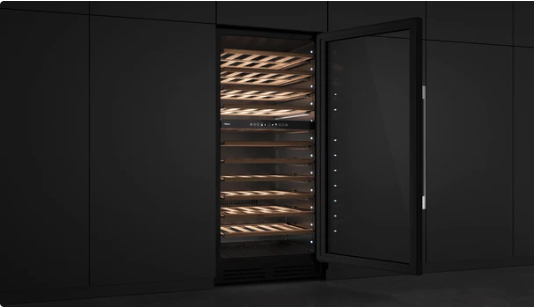Vinera de encastre con capacidad para 93 botellas