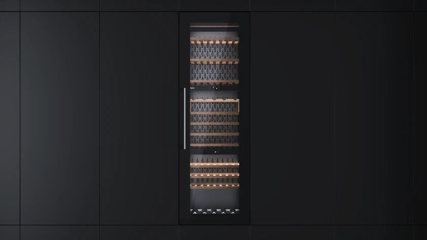 Vinera de encastre con capacidad para 93 botellas