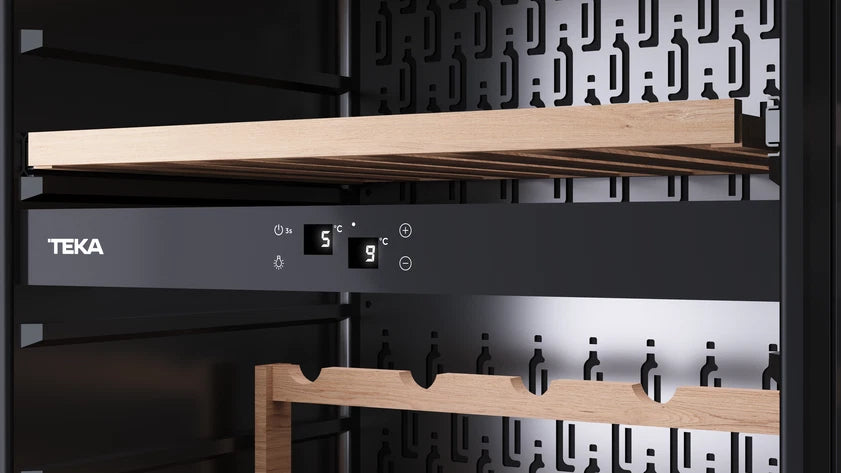 Vinera de encastre con capacidad para 93 botellas